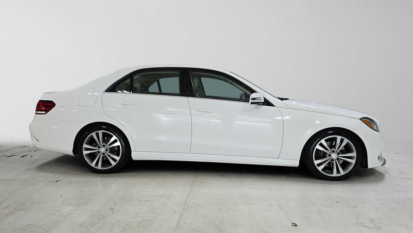 2016 Mercedes-Benz E 350 — side profile view