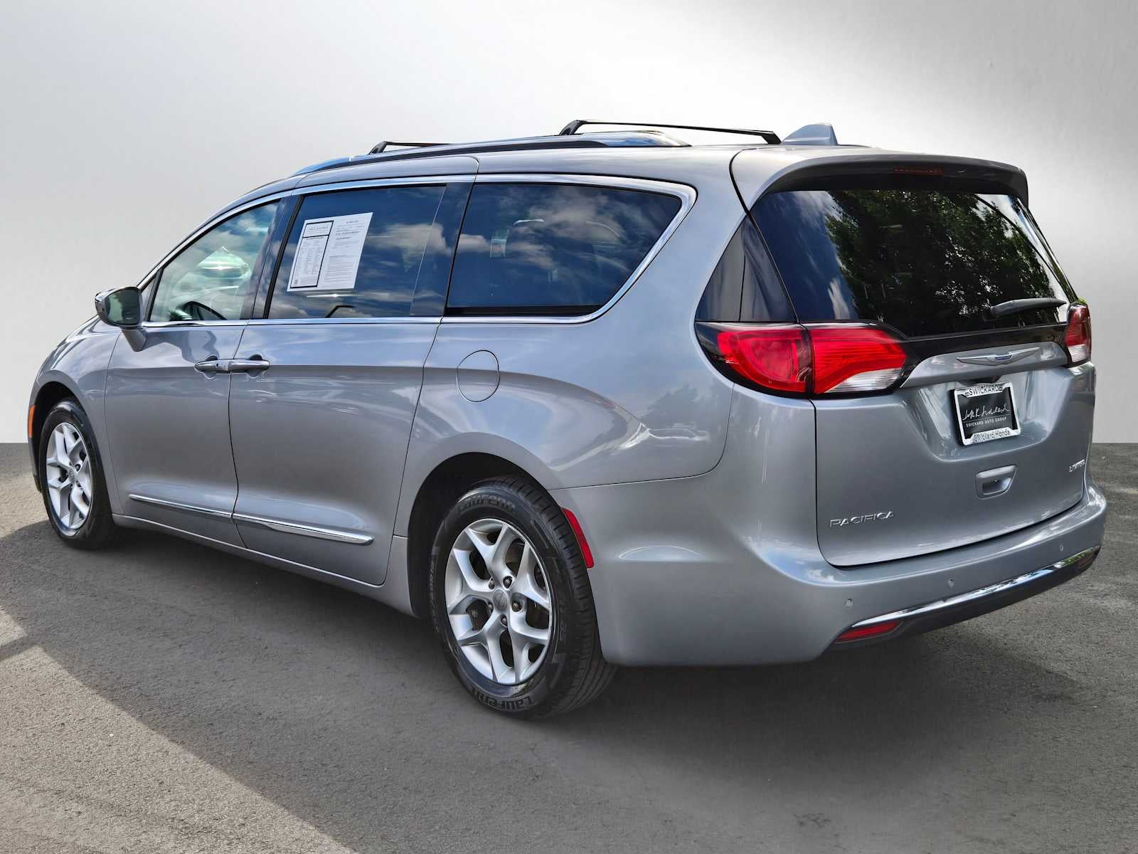 2020 Chrysler Pacifica — detail view