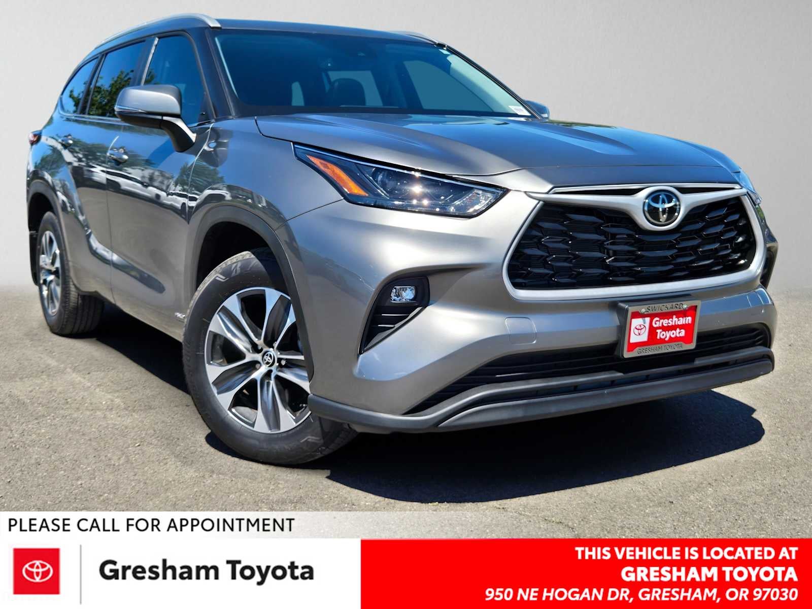 2026 Toyota Highlander Hybrid XLE in Heavy Metal — front three-quarter view
