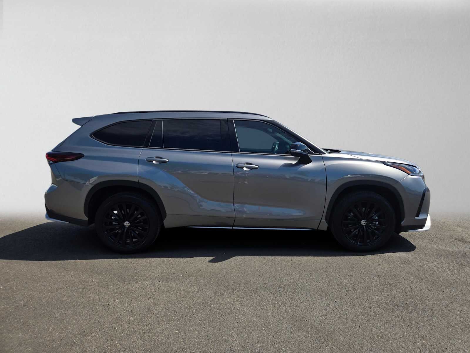 2026 Toyota Highlander — side profile view
